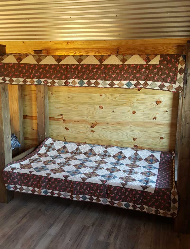 Texas-Bunk-House-cabin-bedroom picaranch-texas